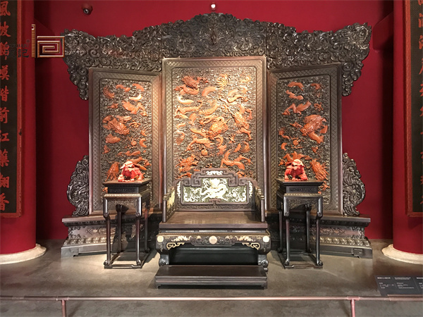 揭秘波記紫檀館：為何只做正宗的小葉紫檀（學(xué)名檀香紫檀）？